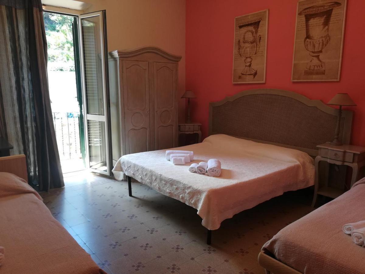 B&B A Due Passi Dal Mare Scilla Exterior foto